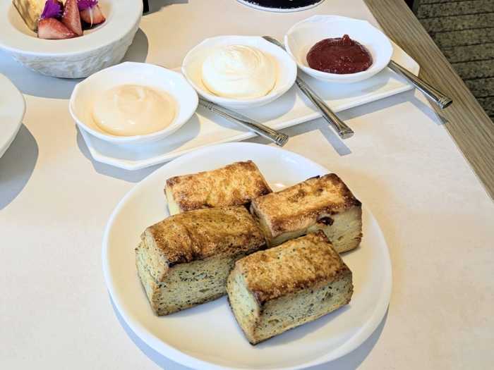 フォーシーズンズホテル大阪の｢ストロベリーアフタヌーンティー｣⑪