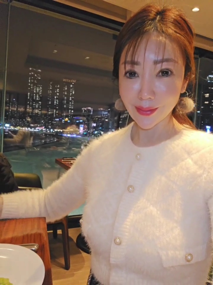 海の見えるクラブラウンジ