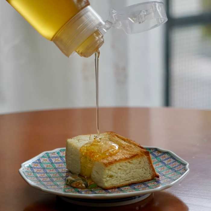 abeilleのはちみつをトーストに