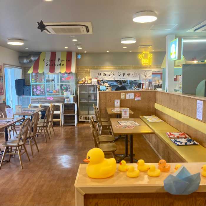 ドライブイン熱海プリン食堂の内観