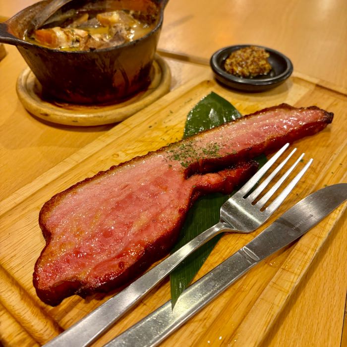 ジョニーの原価酒場のベーコンステーキ