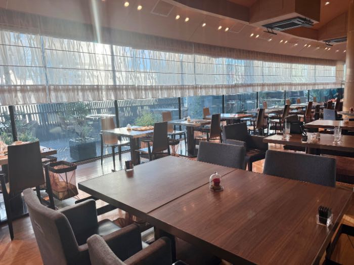 丸ノ内ホテルアフヌンの内観