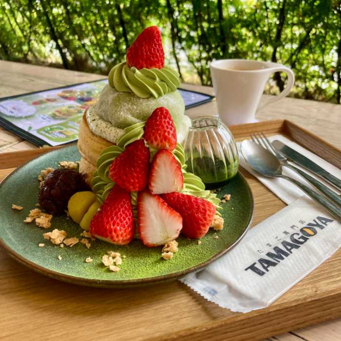 抹茶フェアの丹那抹茶のお濃茶いちごパンケーキ
