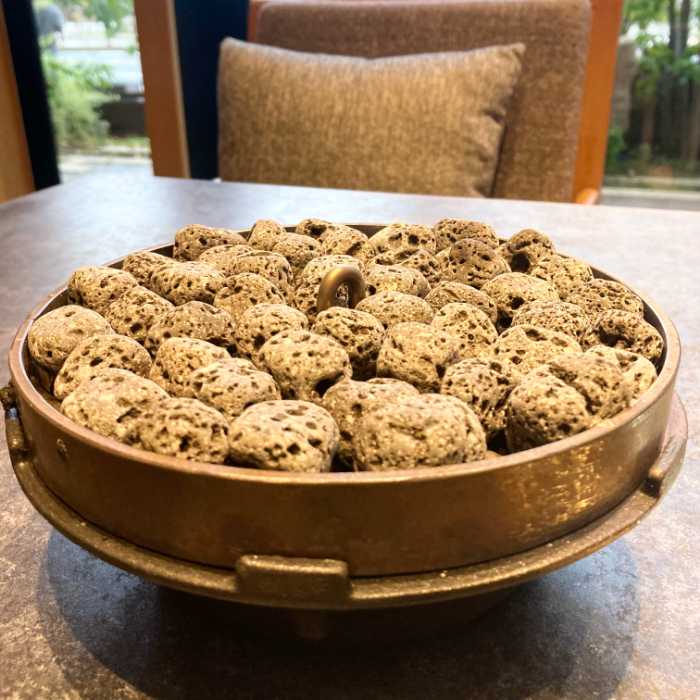 和牛焼肉舵KAJIの富士山火山石