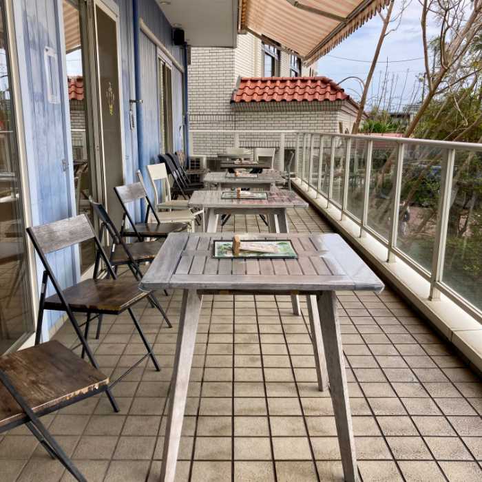 ドライブイン熱海プリン食堂のテラス席