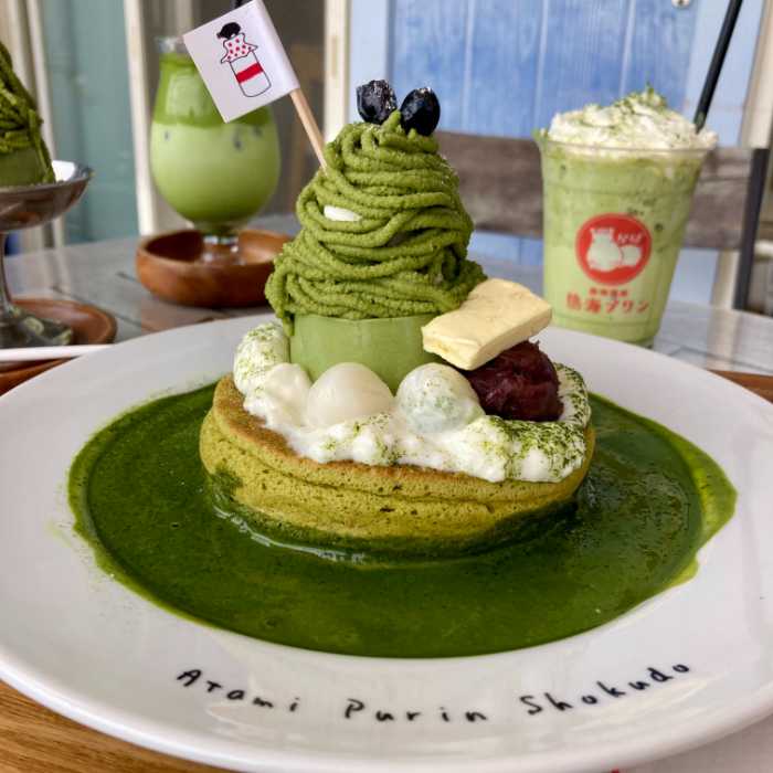 ドライブイン熱海プリン食堂のむっちゃ抹茶パンケーキ