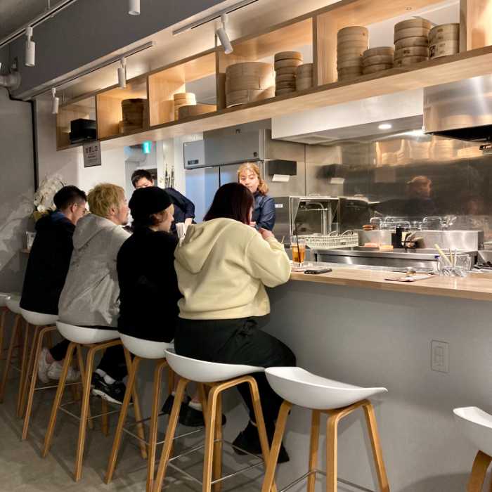 夜パフェバー小枝家の内観