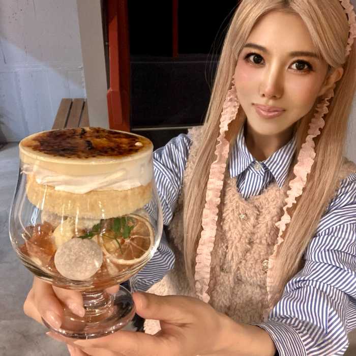 夜パフェバー小枝家のパフェ琥珀檸檬と筆者のりぴよ