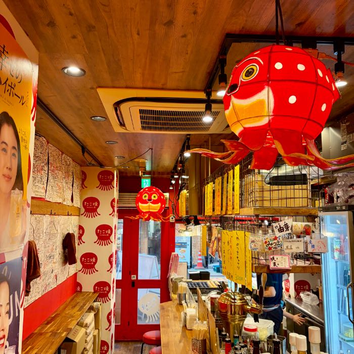 タコとハイボールの内装3