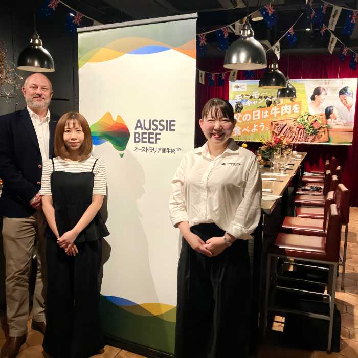 メデイア内覧会のMLA駐日代表 トラヴィス･ブラウン氏、MLAブランドマネージャー ウェンジン･ダイ氏、Aussie Beef Mate 今井真美氏