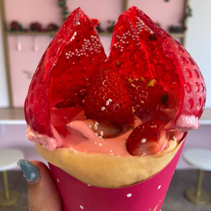 BIGいちご飴クレープのいちご飴中身