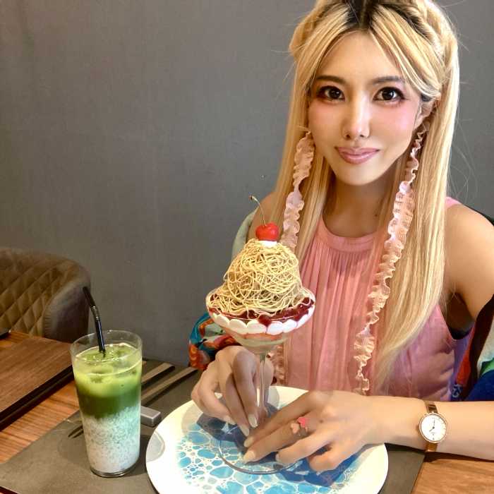 十全十美の和栗モンブランパフェ〜静岡苺･佐藤錦･天空の抹茶®︎〜と天空の抹茶®︎と筆者のりぴよ