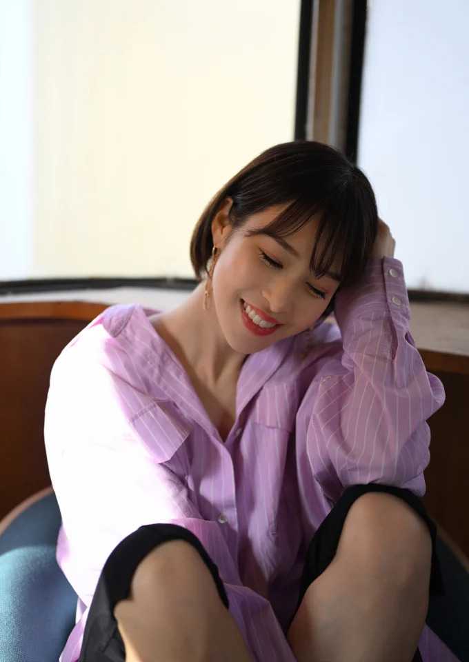 鷲見玲奈写真集がデジタル限定で登場♡親密な空気感を切り取る：cocotte