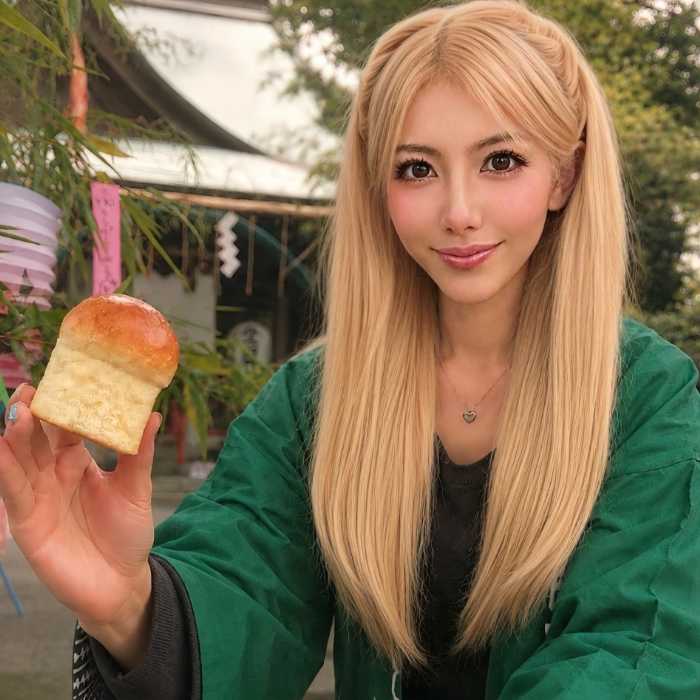 熱海ばたーあんの熱海ばたーあんパンと筆者のりぴよ