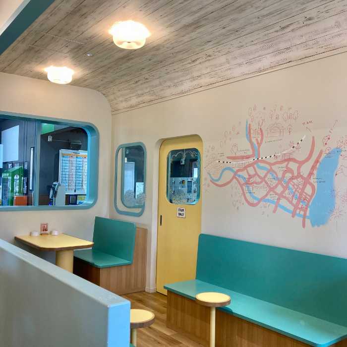 熱海プリン来宮駅店の内観