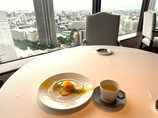 リーガロイヤルホテル大阪の「レストラン シャンボール」です。
