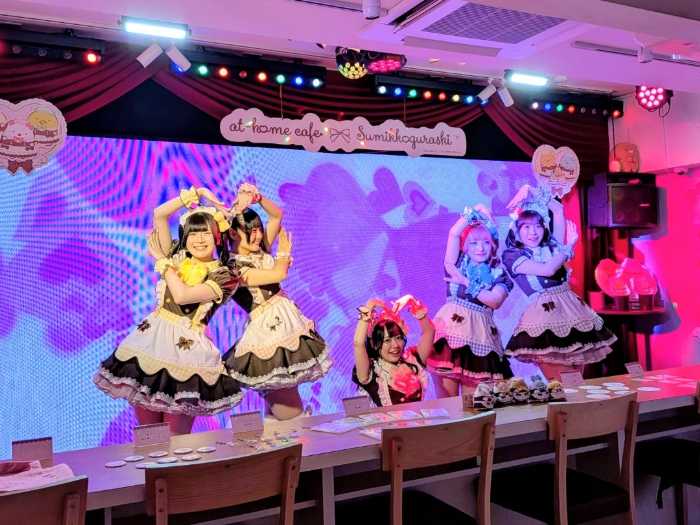 メイドカフェ｢あっとほぉーむカフェ｣と｢すみっコぐらし｣のコラボ4