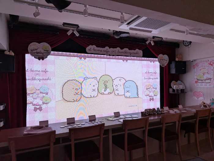 メイドカフェ｢あっとほぉーむカフェ｣と｢すみっコぐらし｣のコラボ1