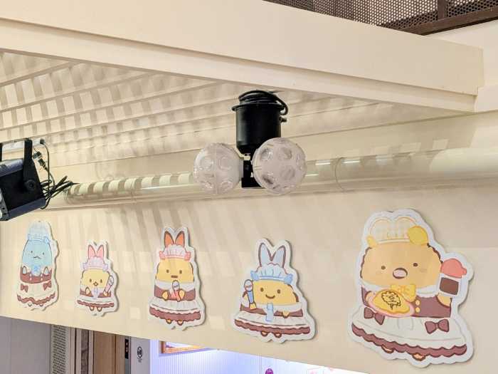 メイドカフェ｢あっとほぉーむカフェ｣と｢すみっコぐらし｣のコラボ2