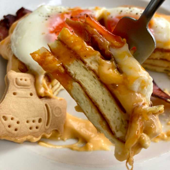 ドライブイン熱海プリン食堂のお月見パンケーキ断面