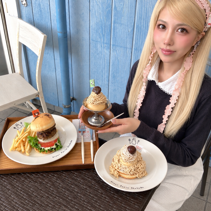 ドライブイン熱海プリン食堂の秋メニューと筆者のりぴよ