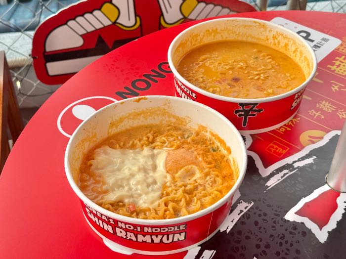 辛ラーメン粉食ポップアップの屋上2